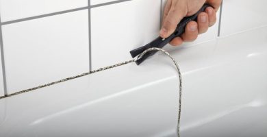 como quitar el moho negro de la silicona del baño